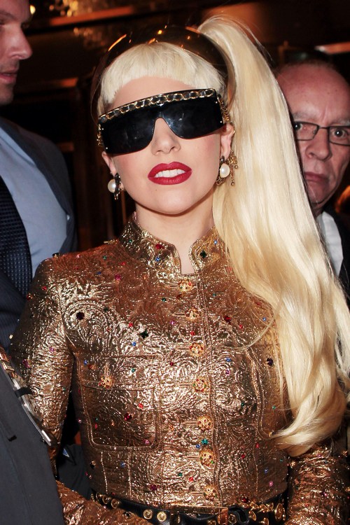 Lady Gaga’s New Workout, Vending Machines With Nutrition Facts, Sugar Tax, Spice Up Your Protein Shake